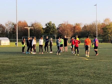 Gemeinsam Kicken verbindet! Gemeinsam Kicken verbindet!