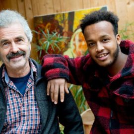 Mehr Leben in der Bude – Taufkirchner nimmt Eritreer auf und rät anderen, das auch zu tun